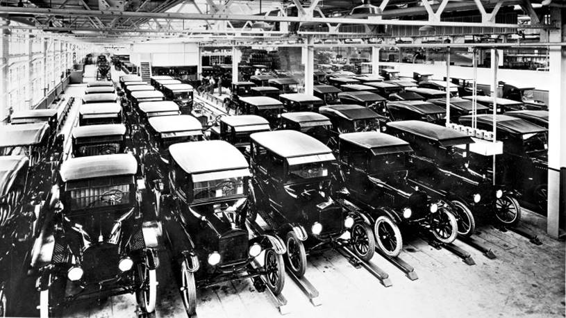 Foto da fábrica de Ford com o Fordismo em prática