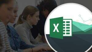 Mulher estudando como fazer PROCV